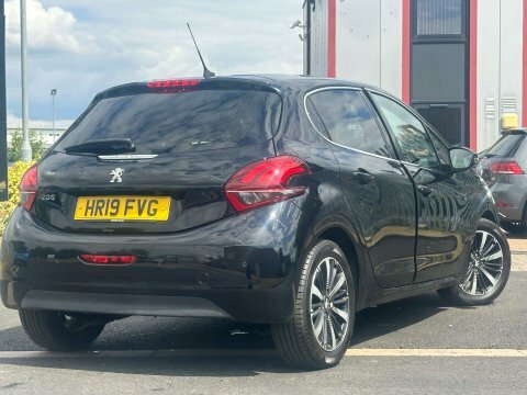 Peugeot 208 1.2 Puretech Tech HR19FVG Black #4