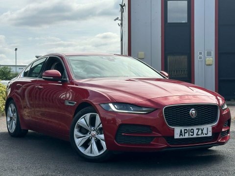 Jaguar XE 2.0 D180 S Red