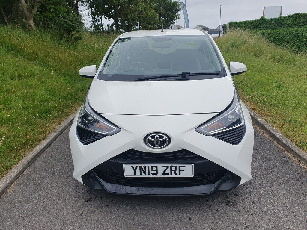 Toyota Aygo 1.0 Vvt-i X-play White #2