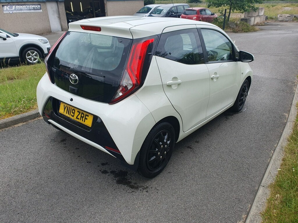 Toyota Aygo 1.0 Vvt-i X-play White #6