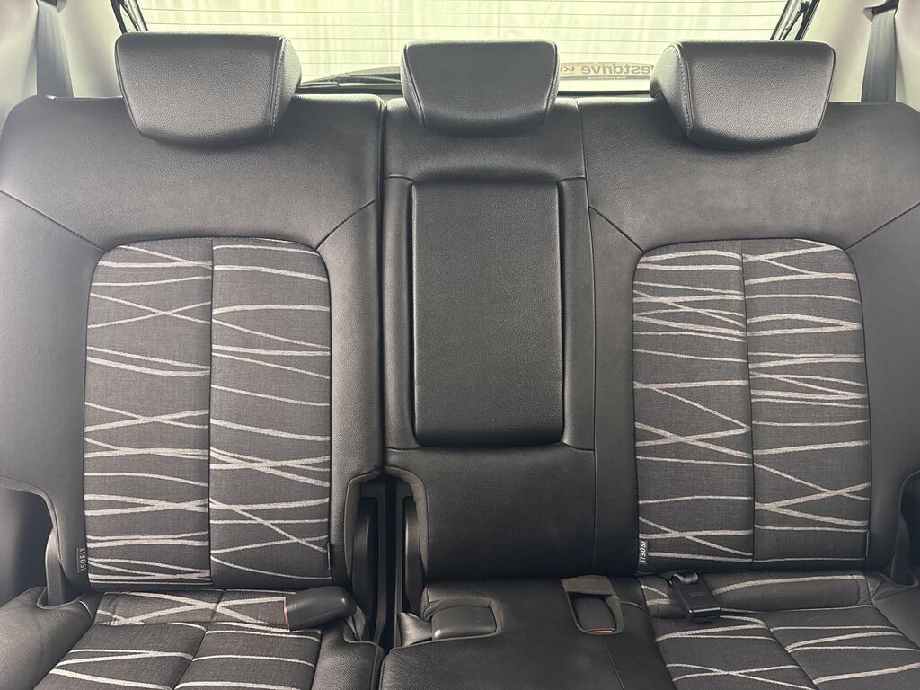 Kia Venga 2 Red #23