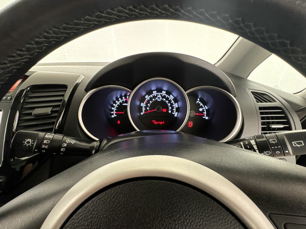 Kia Venga 2 Red #12