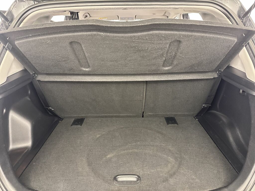 Kia Venga 2 Red #17