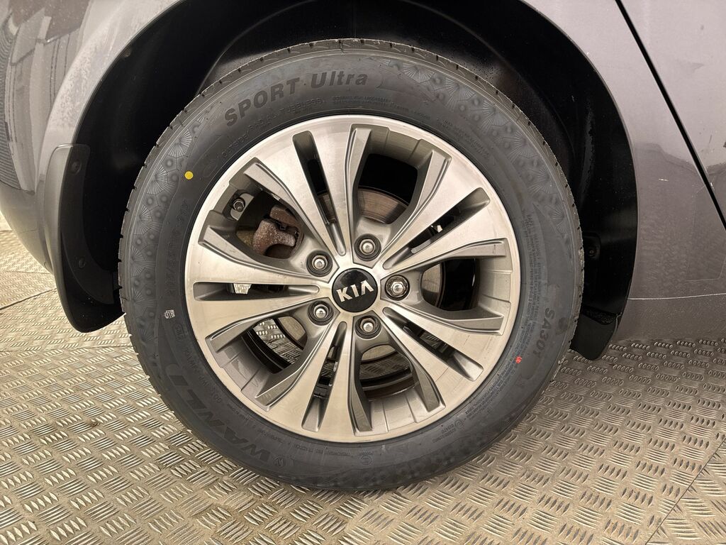Kia Venga 2 Red #13