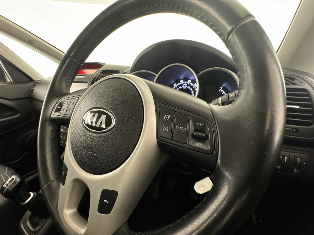 Kia Venga 2 Red #21