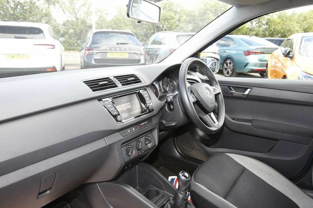 Skoda Fabia Hatch Colour Edition 1.2 Tsi 90 Ps 5G Man SM17LGF Black #2