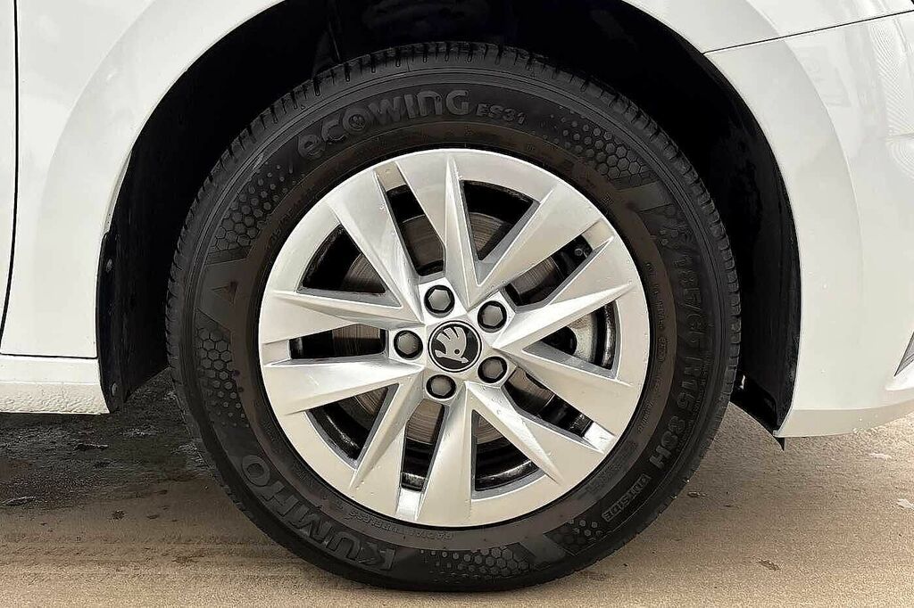 Skoda Fabia 1.0 Tsi 116 Se Edition DA25WVZ White #5