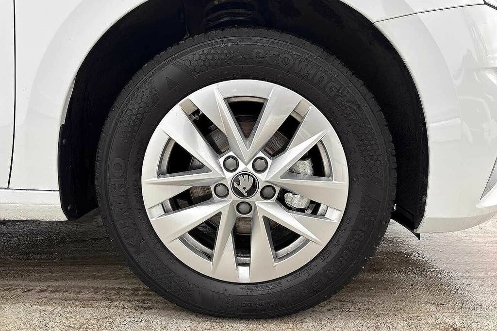 Skoda Fabia 1.0 Tsi Se Edition White #5