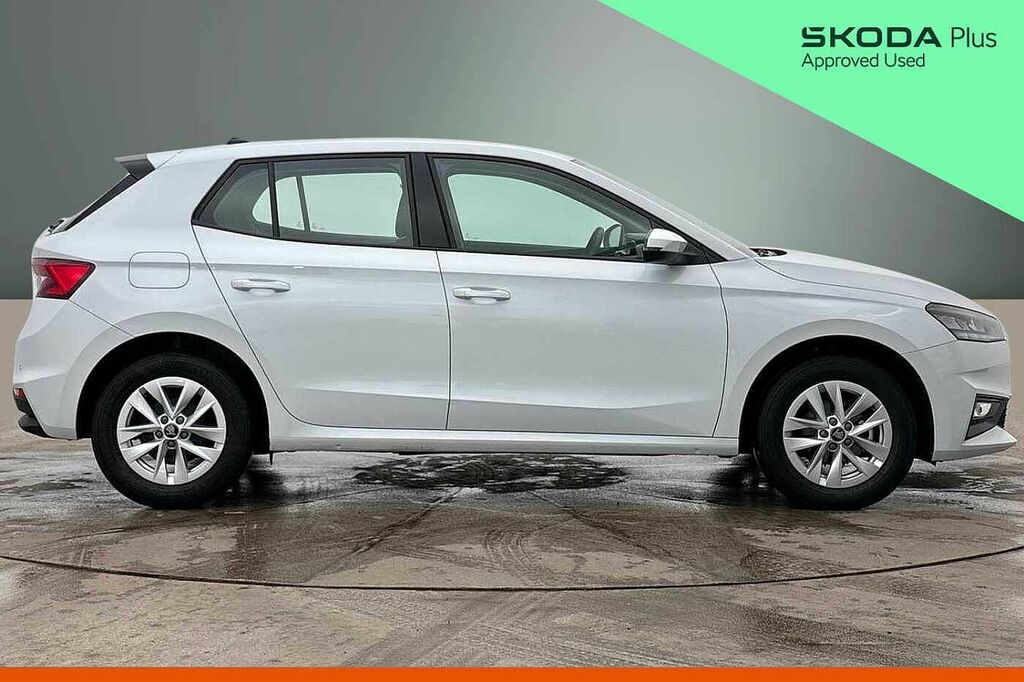 Skoda Fabia 1.0 Tsi Se Edition White #4