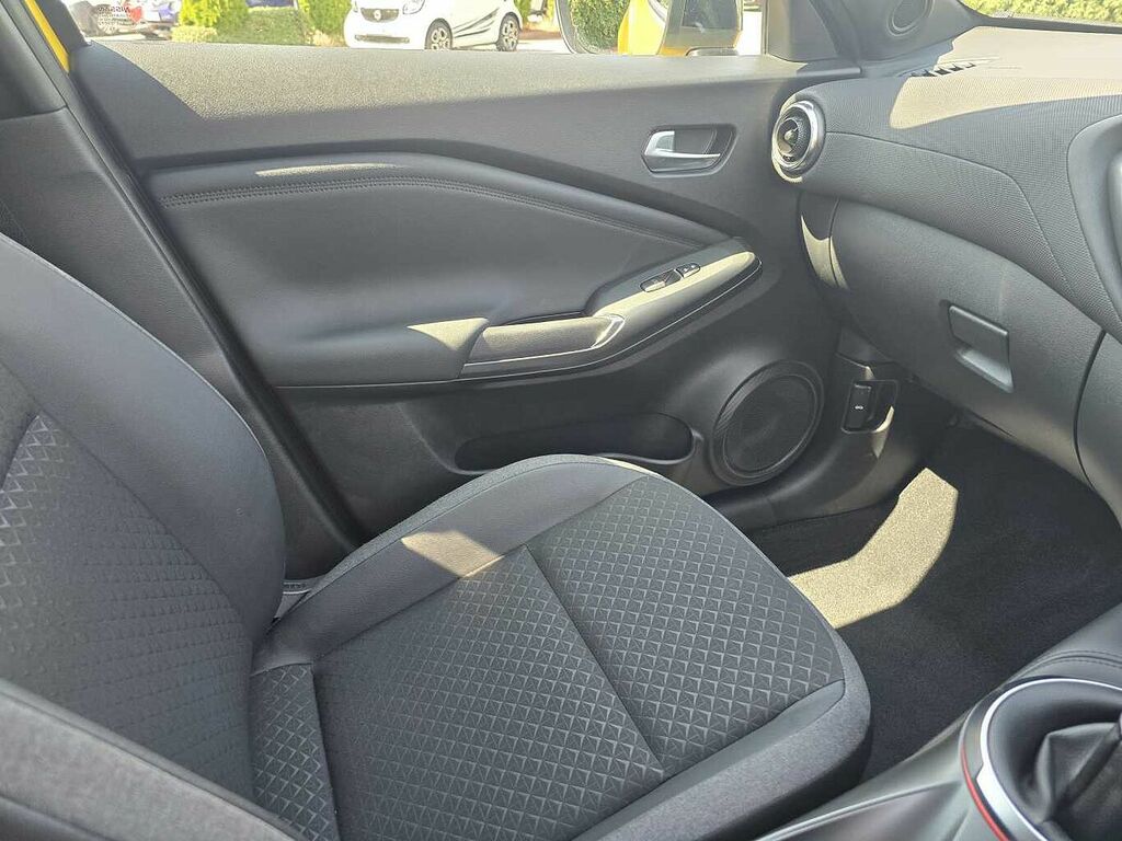 Nissan Juke 1.0 Dig-t Tekna White #25