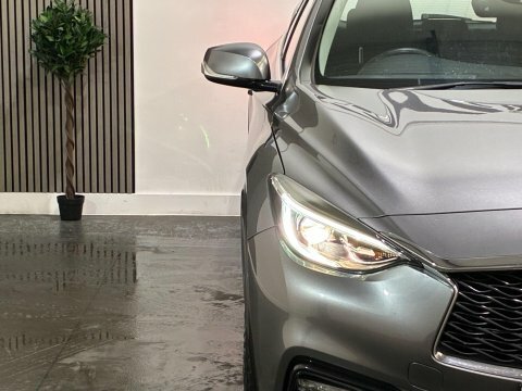 Infiniti Q30 Hatchback Black #9