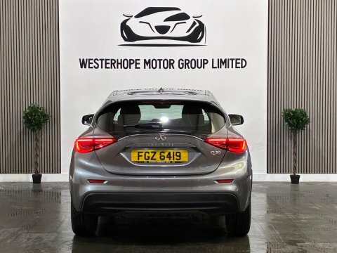 Infiniti Q30 Hatchback Black #19