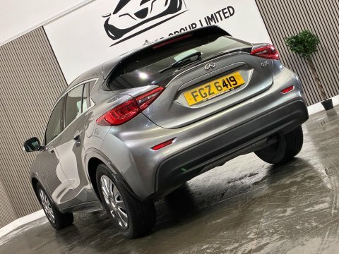 Infiniti Q30 Hatchback Black #7