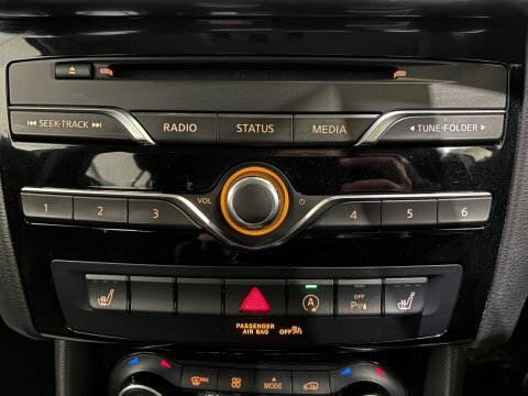 Infiniti Q30 Hatchback Black #27