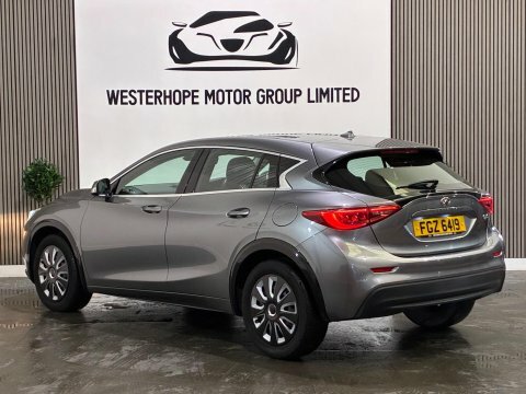 Infiniti Q30 Hatchback Black #17