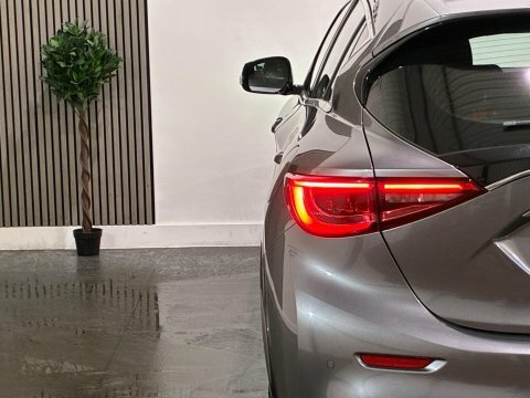 Infiniti Q30 Hatchback Black #43