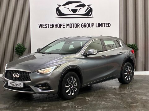 Infiniti Q30 Hatchback Black #13