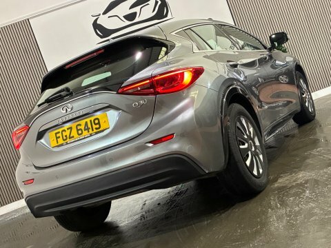 Infiniti Q30 Hatchback Black #23
