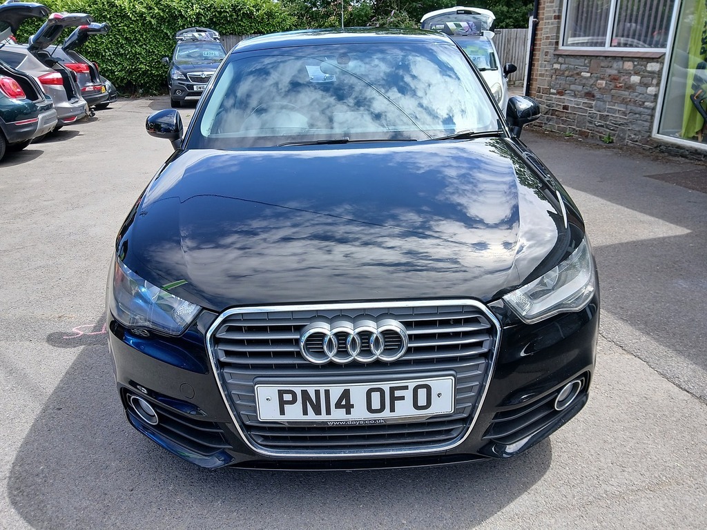 Audi A1 Tfsi Sport Black #2
