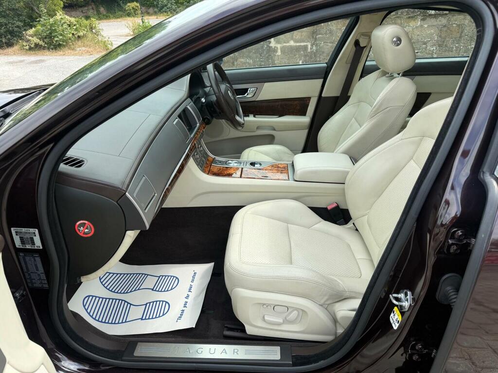 Jaguar XF V6 S Black #10