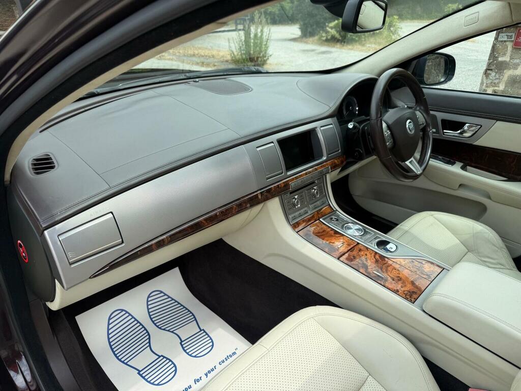 Jaguar XF V6 S Black #13