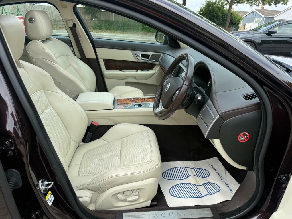 Jaguar XF V6 S Black #9