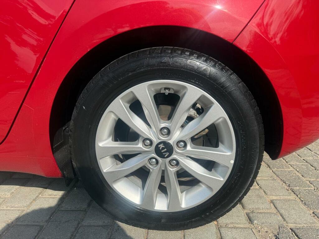 Kia Ceed 1.6 Crdi 3 Hatchback Euro 6 S S White #25