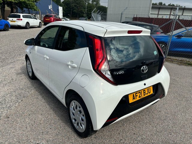 Toyota Aygo 1.0 Vvt-i X-play Hatchback Euro White #4