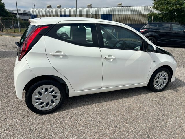 Toyota Aygo 1.0 Vvt-i X-play Hatchback Euro White #6