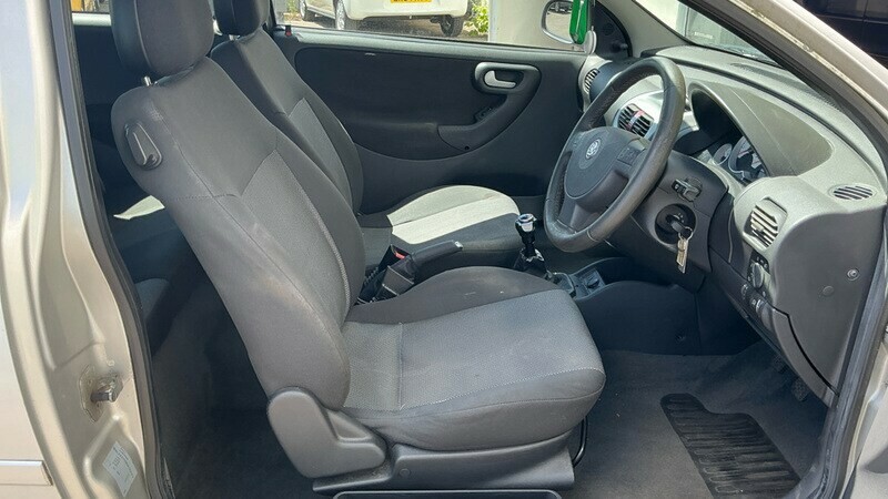 Vauxhall Corsa Design 16V Blue #11