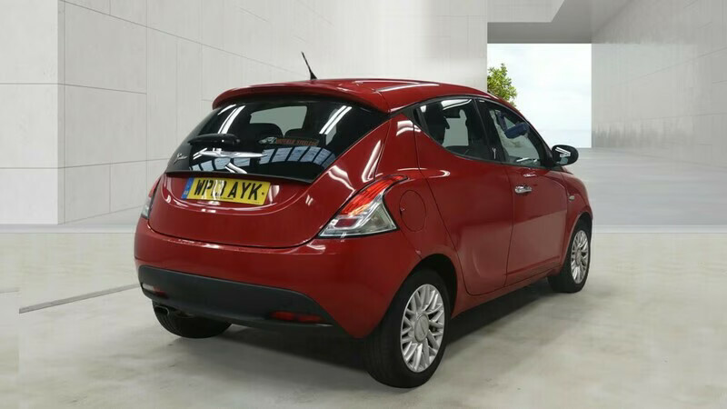 Chrysler Ypsilon Se Red #4