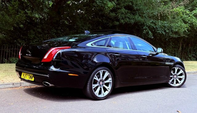 Jaguar XJ 3.0D V6 Portfolio Saloon Black #4