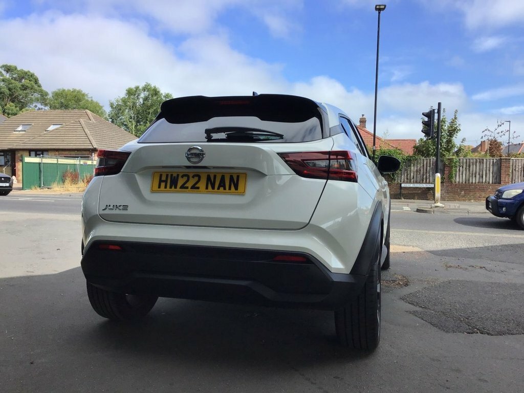 Nissan Juke Dig-t Tekna Suv HW22NAN White #4