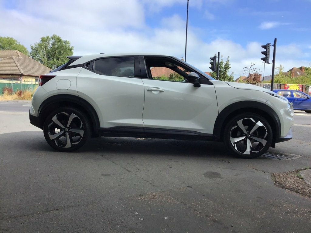 Nissan Juke Dig-t Tekna Suv HW22NAN White #3