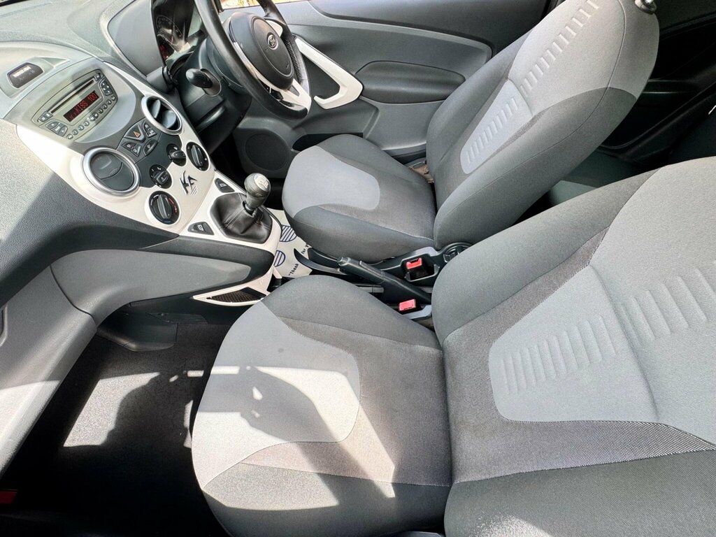 Ford KA Hatchback 1.2 Titanium Euro 5 201665 White #23