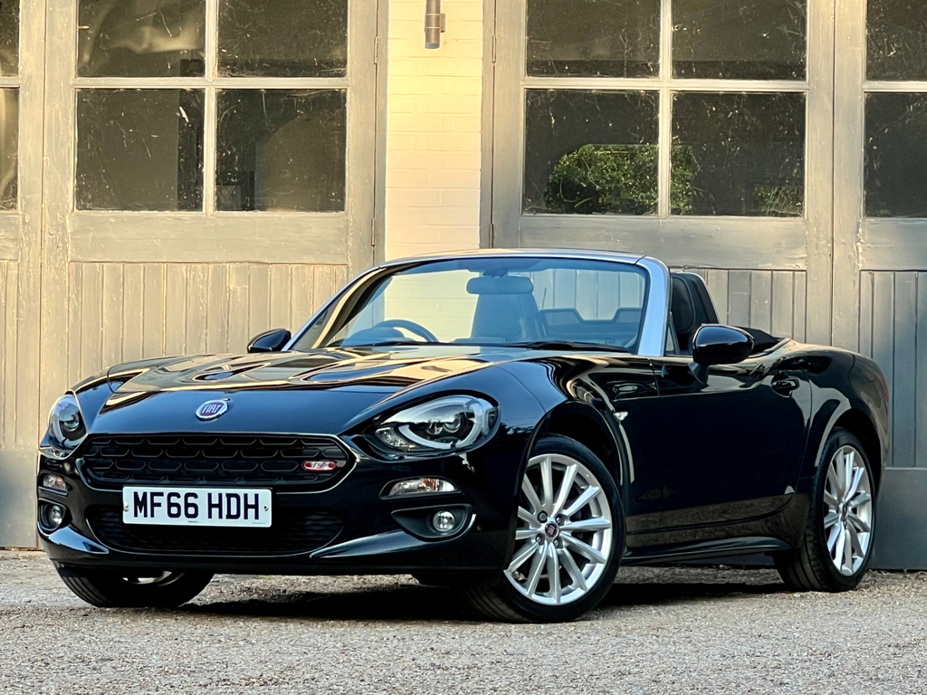 Fiat 124 Spider 1.4 Multiair Lusso Plus Convertible Eur Black