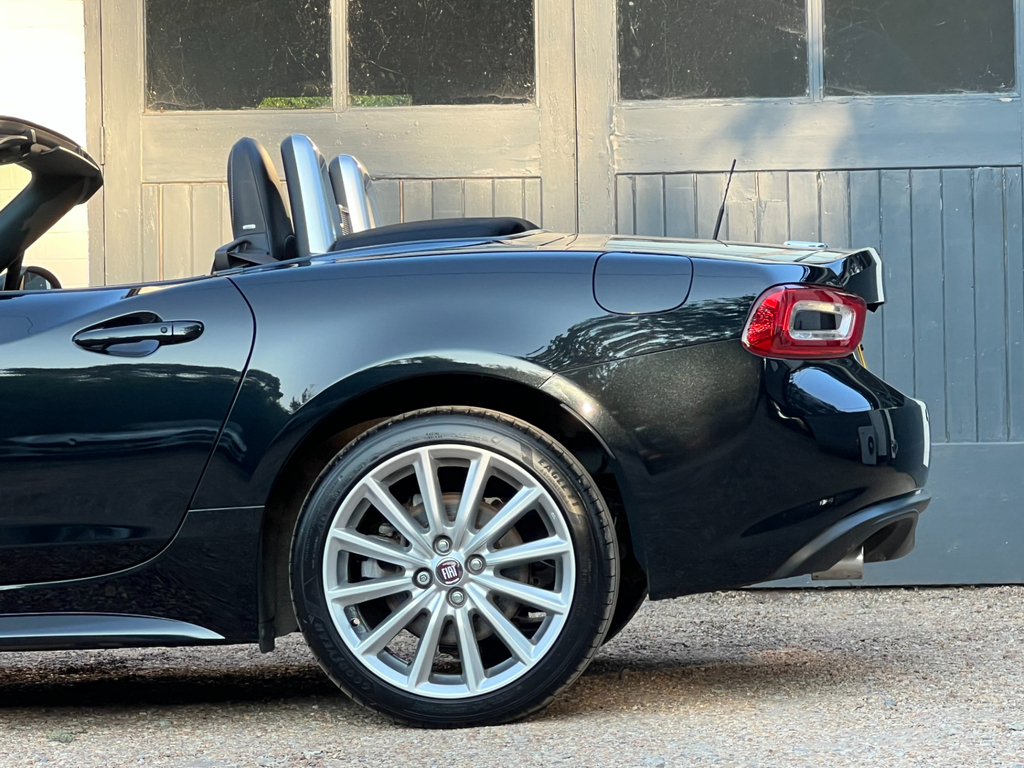 Fiat 124 Spider 1.4 Multiair Lusso Plus Convertible Eur Black #6