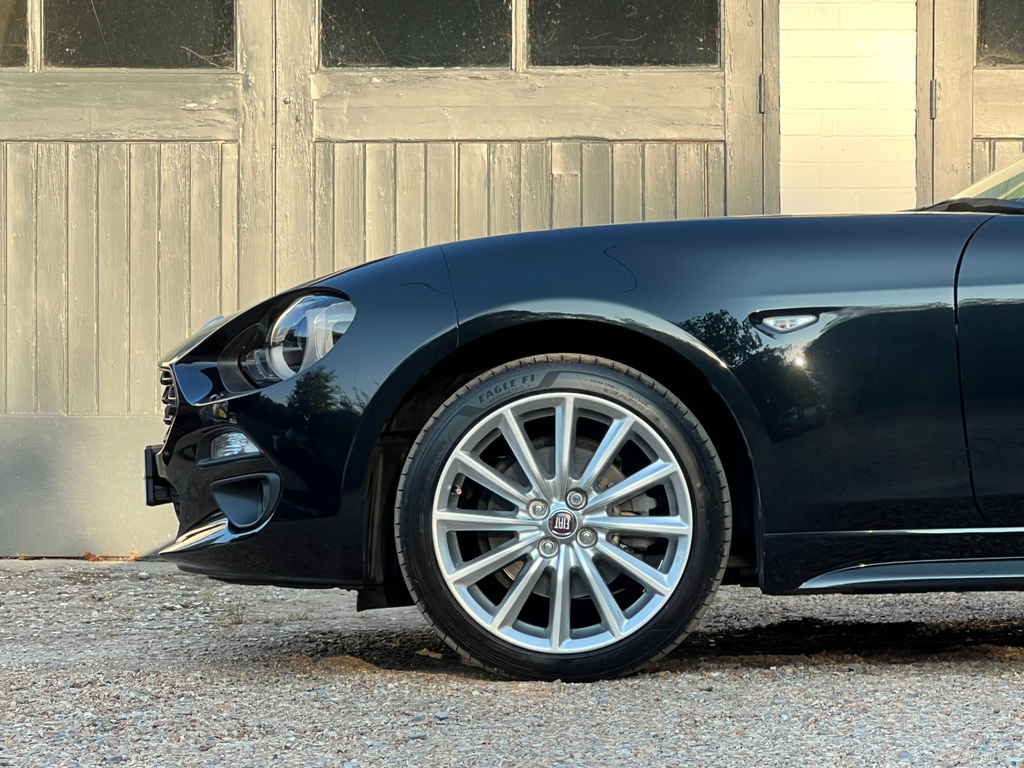 Fiat 124 Spider 1.4 Multiair Lusso Plus Convertible Eur Black #2