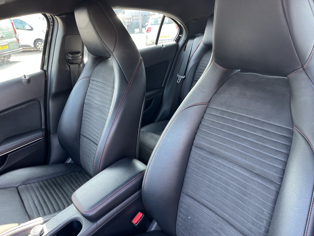 Mercedes-Benz 200 Hatchback Black #15