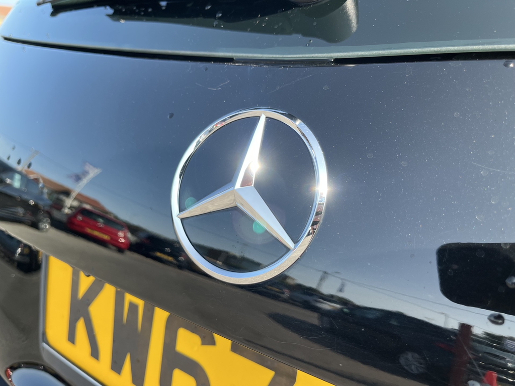 Mercedes-Benz 200 Hatchback Black #9