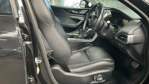 Jaguar XE R-dynamic Se D Blue #9