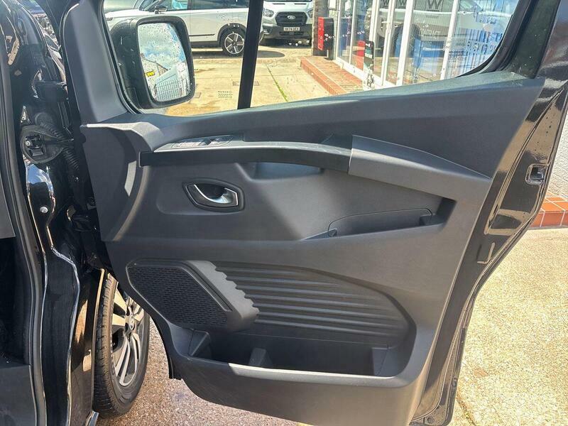Renault Trafic Dci Sl28 Business 150Ps Minibus With 9 Seats, Crui White #33