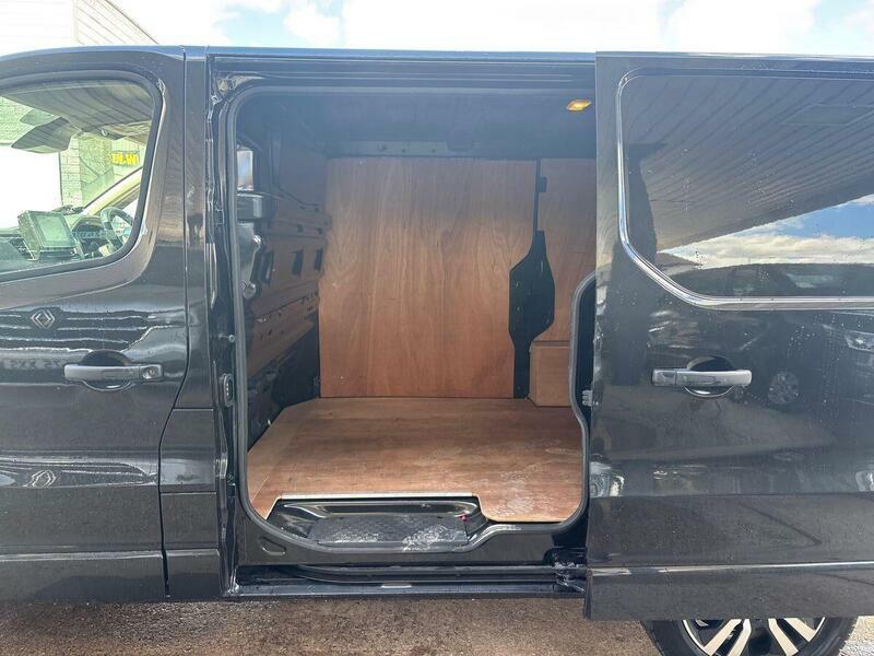 Renault Trafic Dci Sl28 Business 150Ps Minibus With 9 Seats, Crui White #31