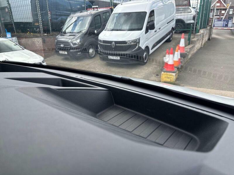 Renault Master Extra White #63