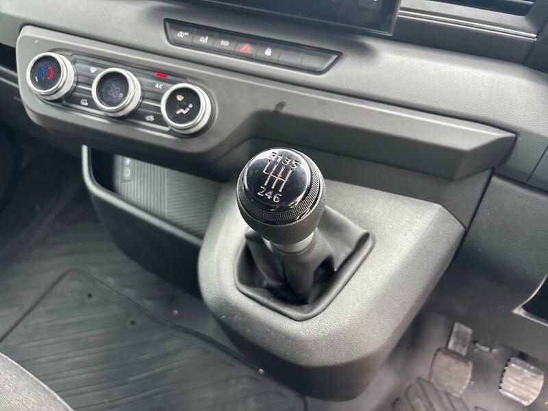 Renault Master Extra White #197