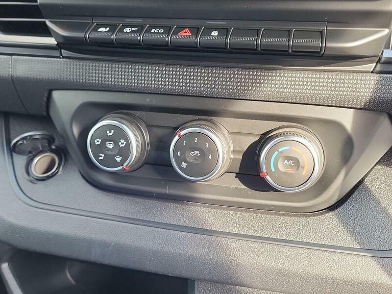 Renault Trafic Ll30 Blue Dci 150 Extra Safety Crew Van White #138