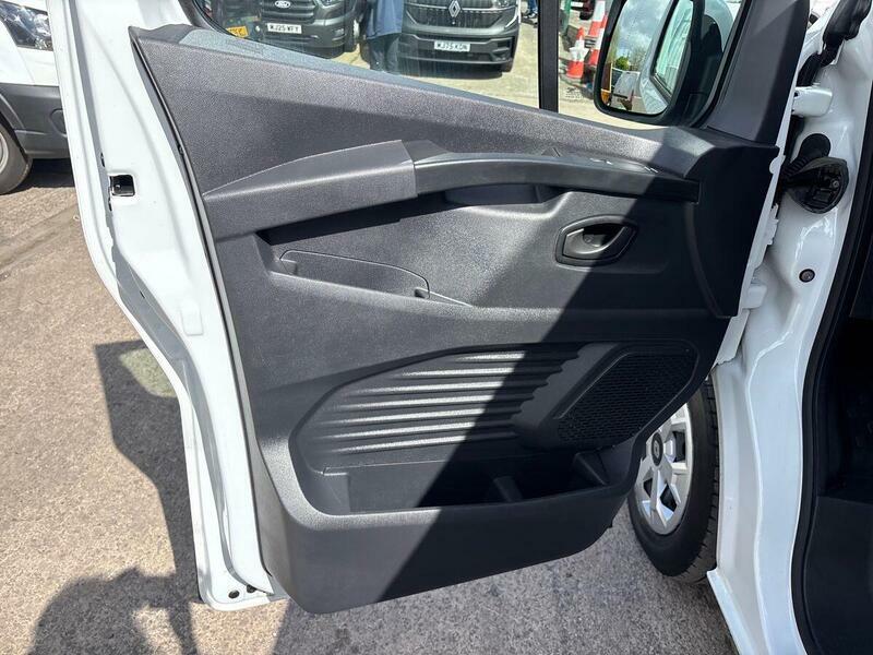 Renault Trafic Ll30 Blue Dci 150 Extra Safety Crew Van White #53