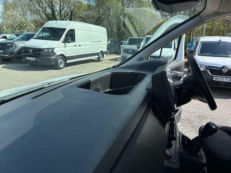 Renault Trafic Ll30 Blue Dci 150 Extra Safety Crew Van White #62