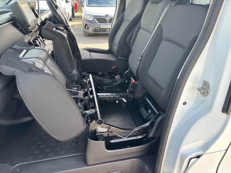 Renault Trafic Ll30 Blue Dci 150 Extra Safety Crew Van White #56