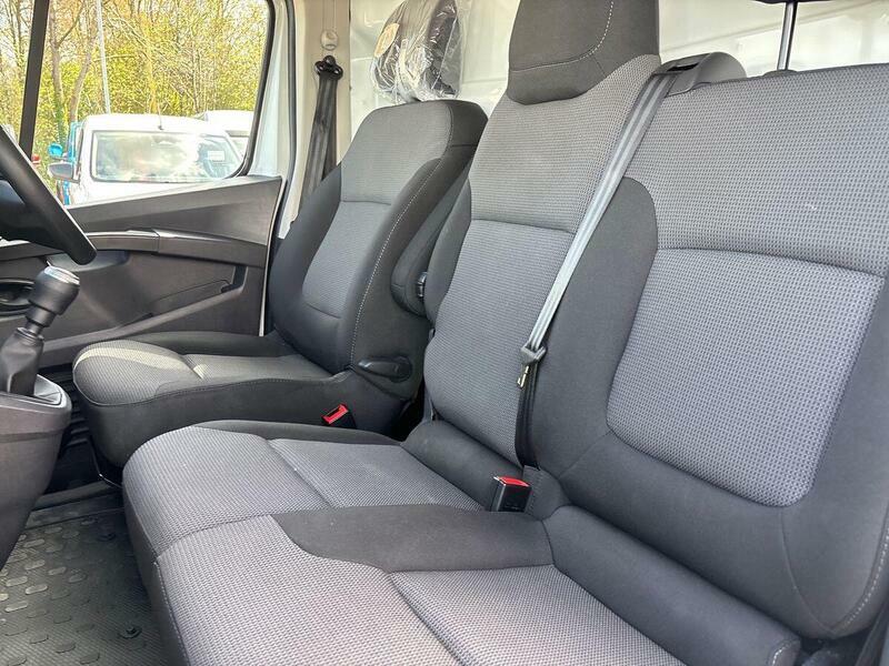 Renault Trafic Ll30 Blue Dci 150 Extra Safety Crew Van White #114